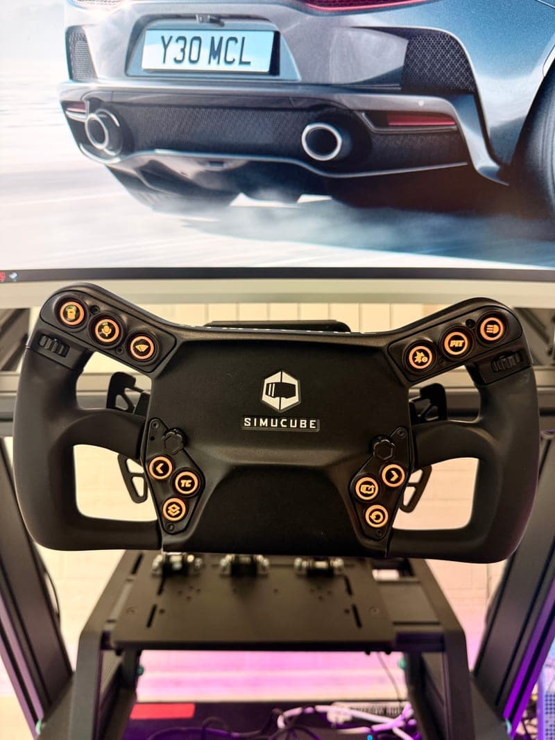 Simucube Savu Sport GT волан отблизо