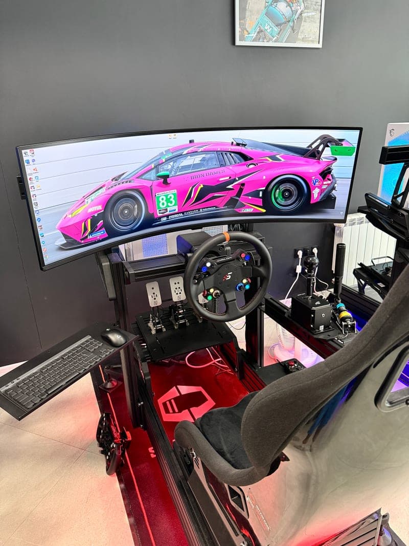 Sport симулаторът — Samsung Odyssey G9 49" и Sim-Lab P1X Ultimate кокпит