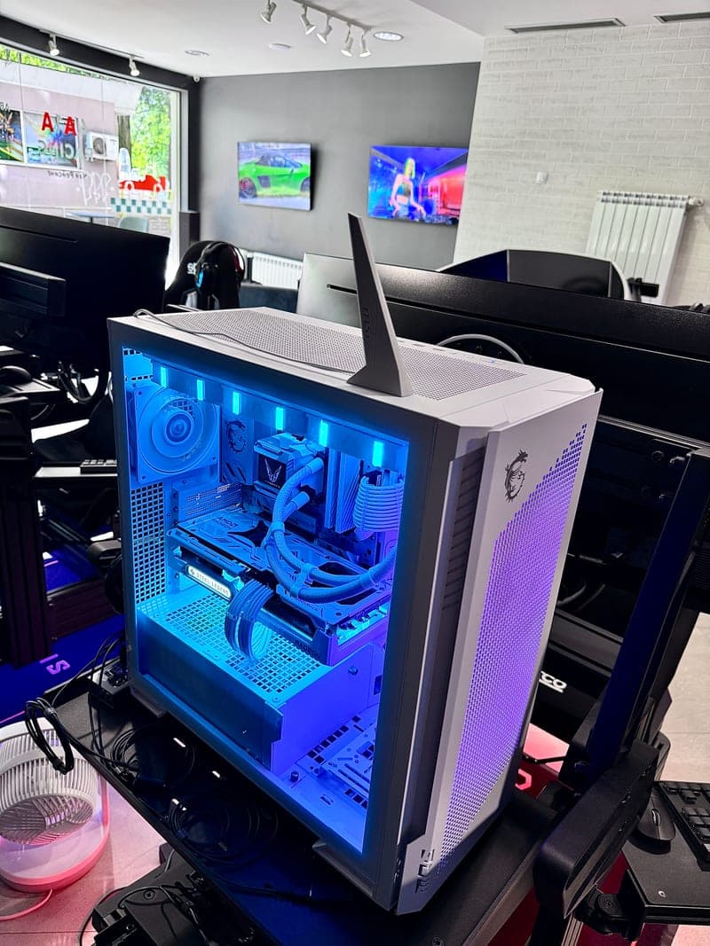 Sport — гейминг компютър с AMD Radeon RX 9070 XT и 32GB DDR5